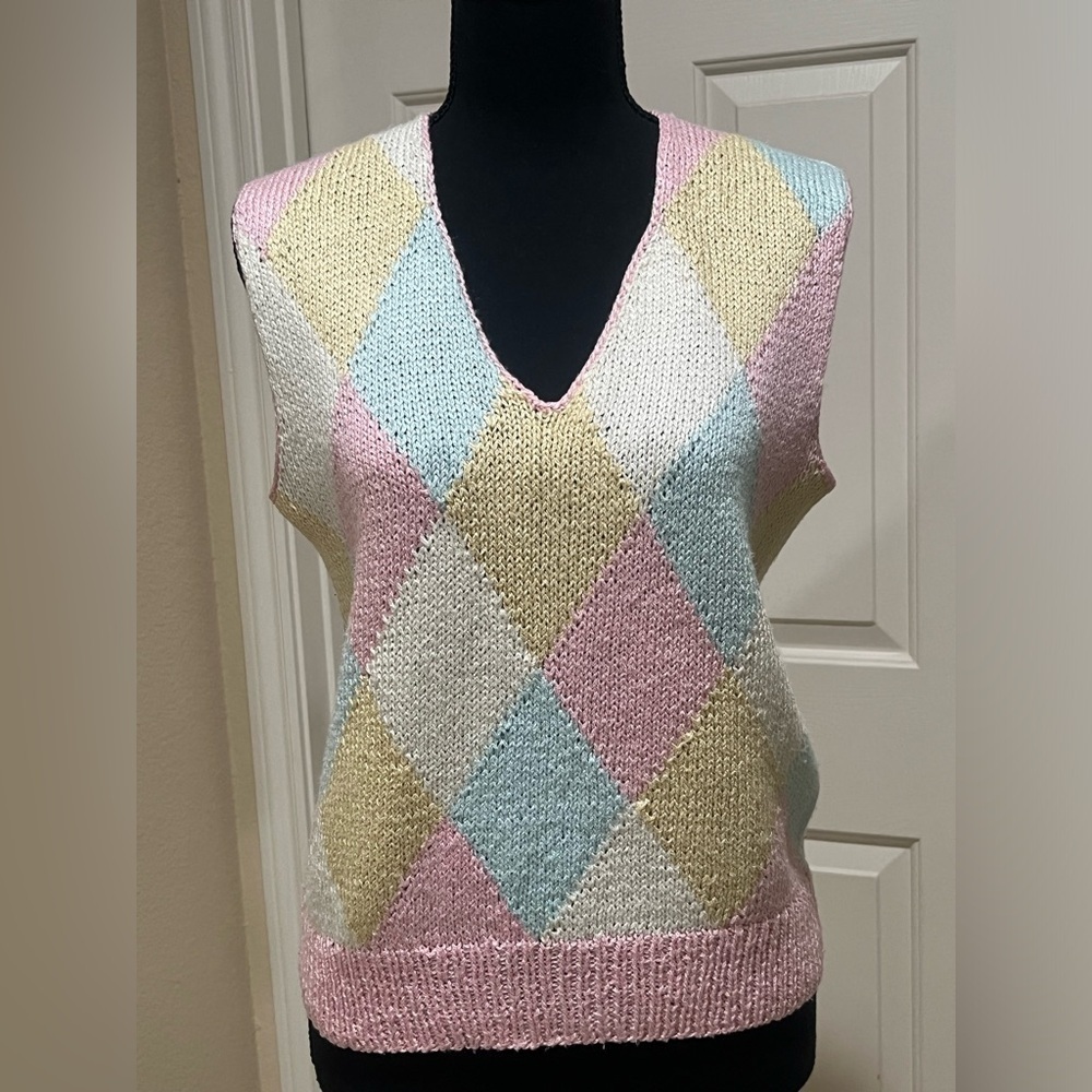 Colorful Argyle Knit Vest, V NECK, UNLABELED, VINTAGE PTP 18” LENGTH 21.5” PS